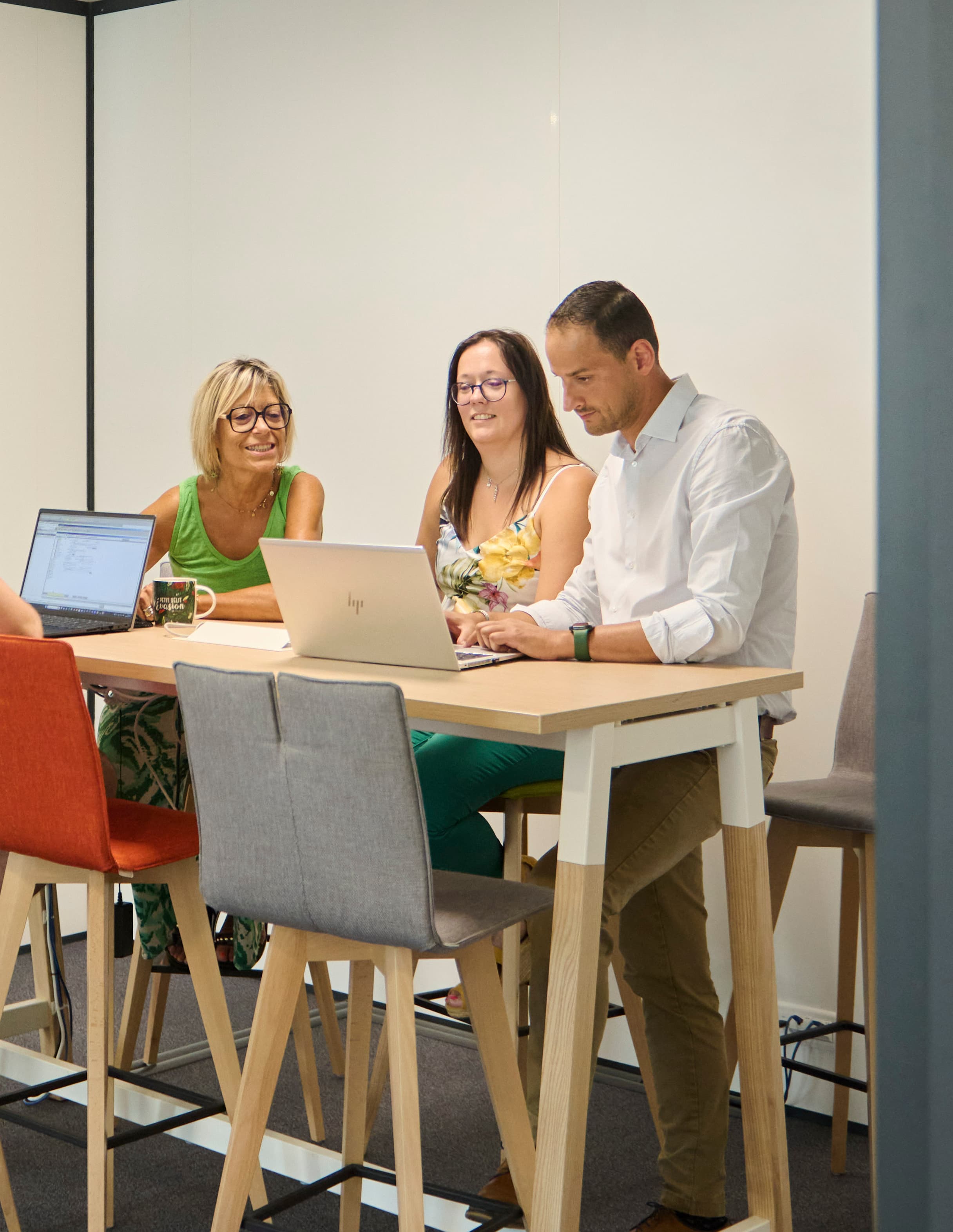 Équipe d’experts-comptables Bonnet & Associés en réunion de travail