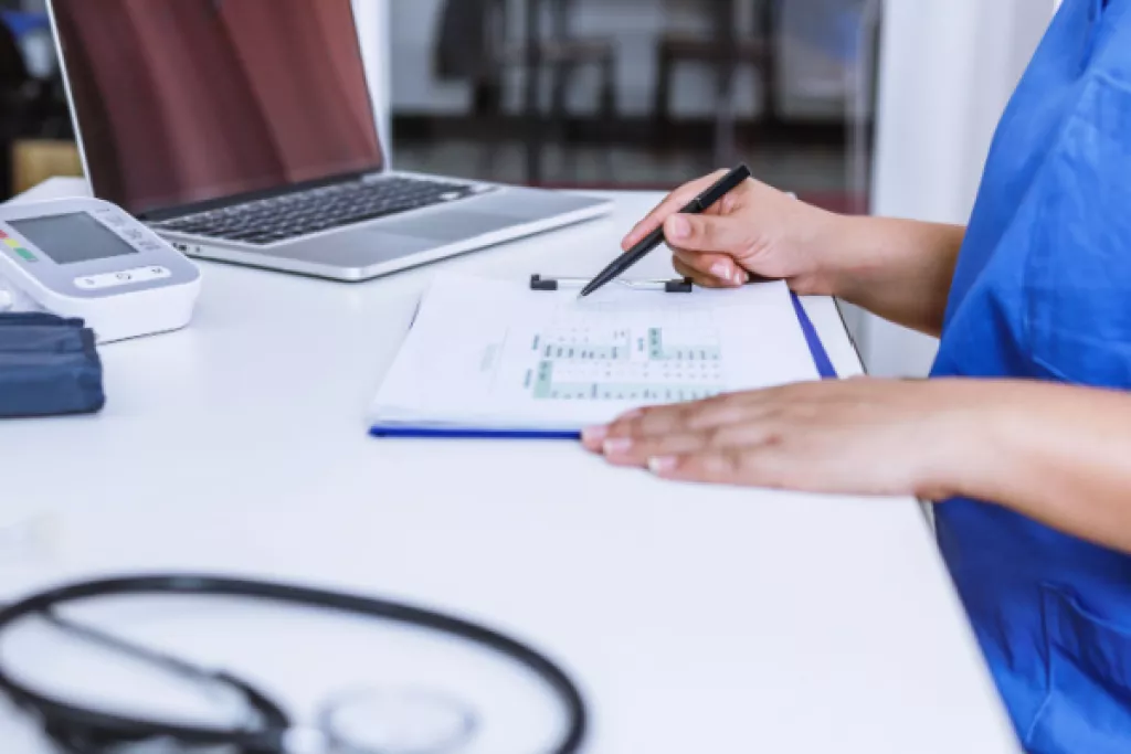 Infirmiers en santé au travail : compétents pour les visites de reprise, de préreprise et de mi-carrière ? Infirmiers en santé au travail : compétents pour les visites de reprise, de préreprise et de mi-carrière ?
