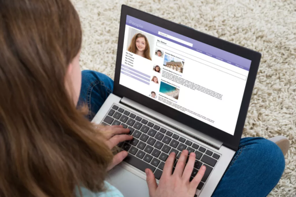 Réseaux sociaux : améliorer la protection des jeunes utilisateurs Réseaux sociaux : améliorer la protection des jeunes utilisateurs