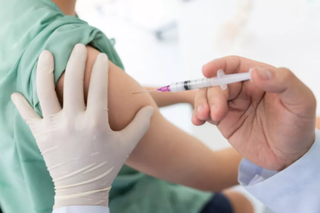 Vaccination par des sages-femmes, des infirmiers ou des pharmaciens : de nouvelles précisions ! Vaccination par des sages-femmes, des infirmiers ou des pharmaciens : de nouvelles précisions !