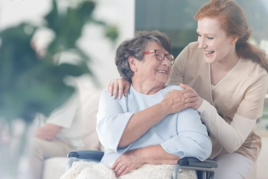 Loi bien-vieillir acte 3 : aider les aides à domicile Loi bien-vieillir acte 3 : aider les aides à domicile
