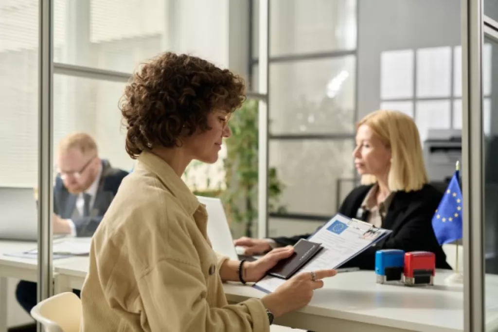 La loi Immigration et ses conséquences sociales en entreprise La loi Immigration et ses conséquences sociales en entreprise