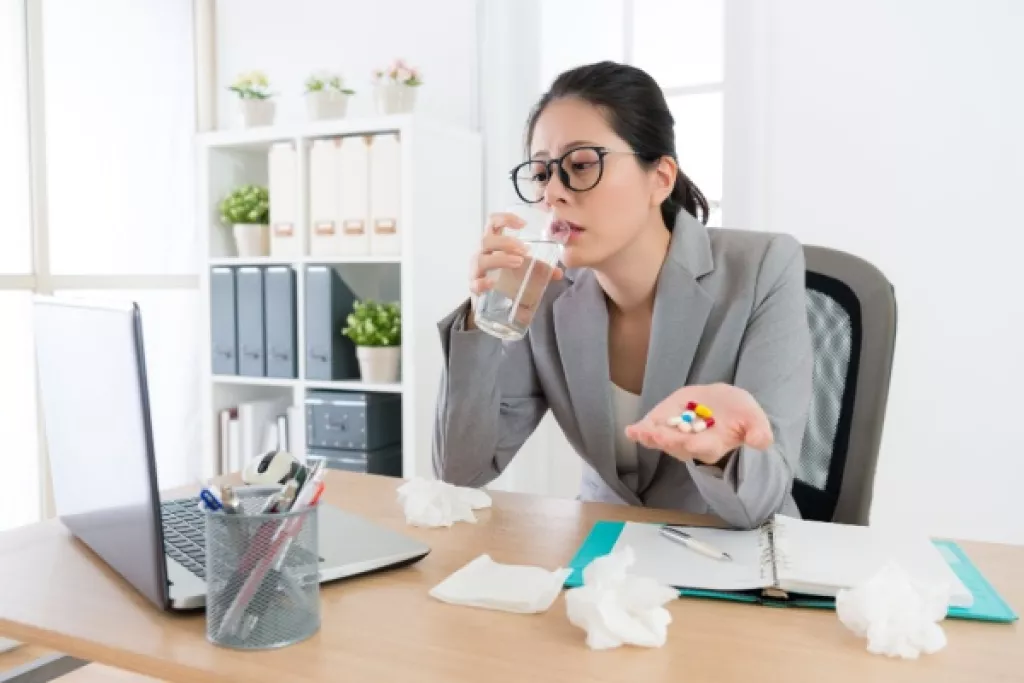 C’est l’histoire d’un salarié en arrêt maladie… qui continue de travailler… C’est l’histoire d’un salarié en arrêt maladie… qui continue de travailler…