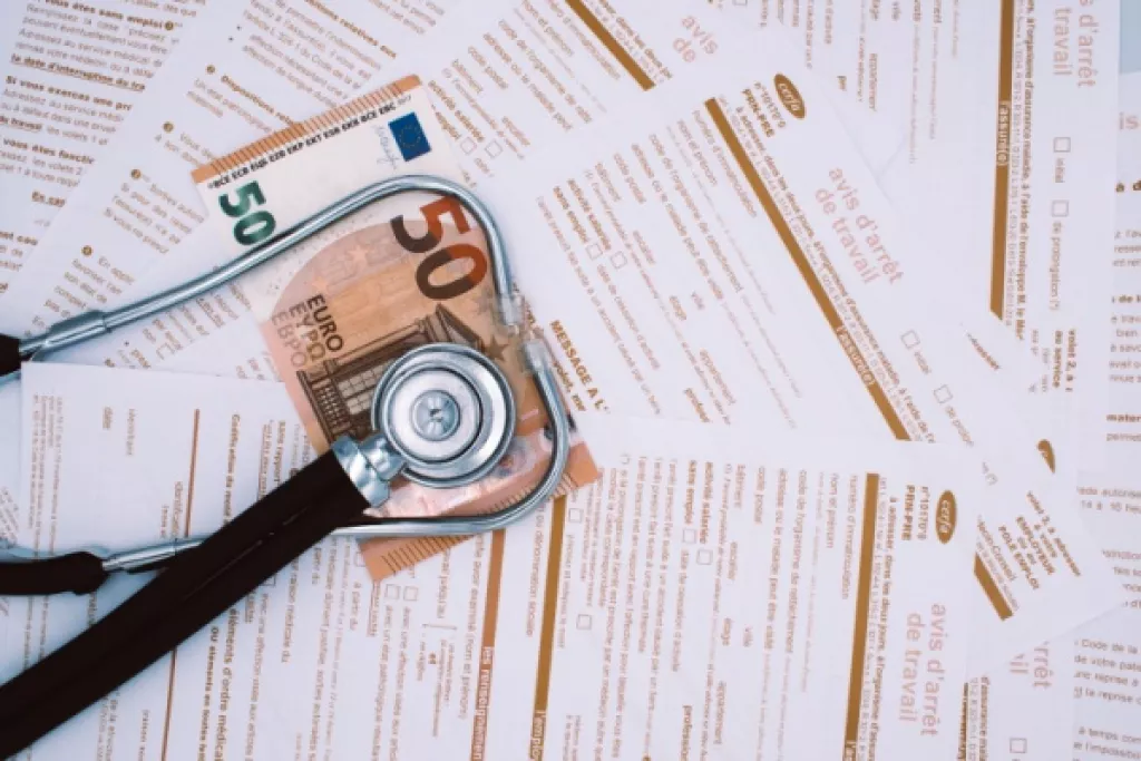 Fraudes aux arrêts de travail : les préconisations de l’Assurance maladie Fraudes aux arrêts de travail : les préconisations de l’Assurance maladie