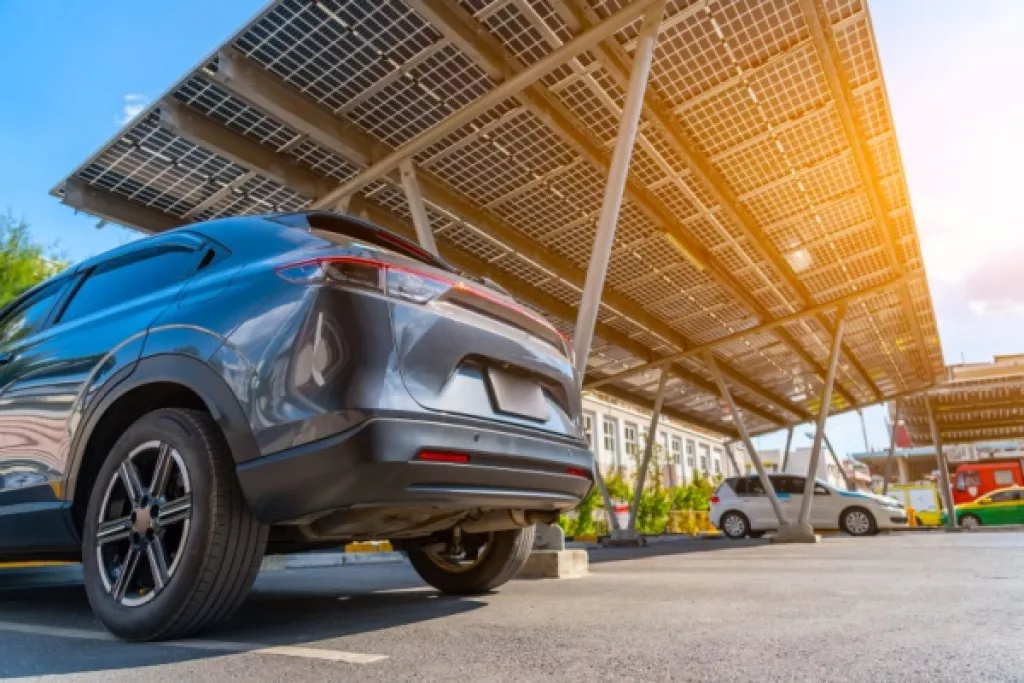 Obligations d’installation de panneaux solaires sur les parkings : précisions sur les exonérations Obligations d’installation de panneaux solaires sur les parkings : précisions sur les exonérations