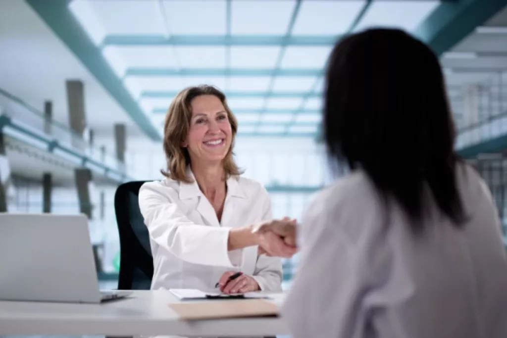 Pratiques anticoncurrentielles : un gentlemen’s agreement sur le recrutement Pratiques anticoncurrentielles : un gentlemen’s agreement sur le recrutement