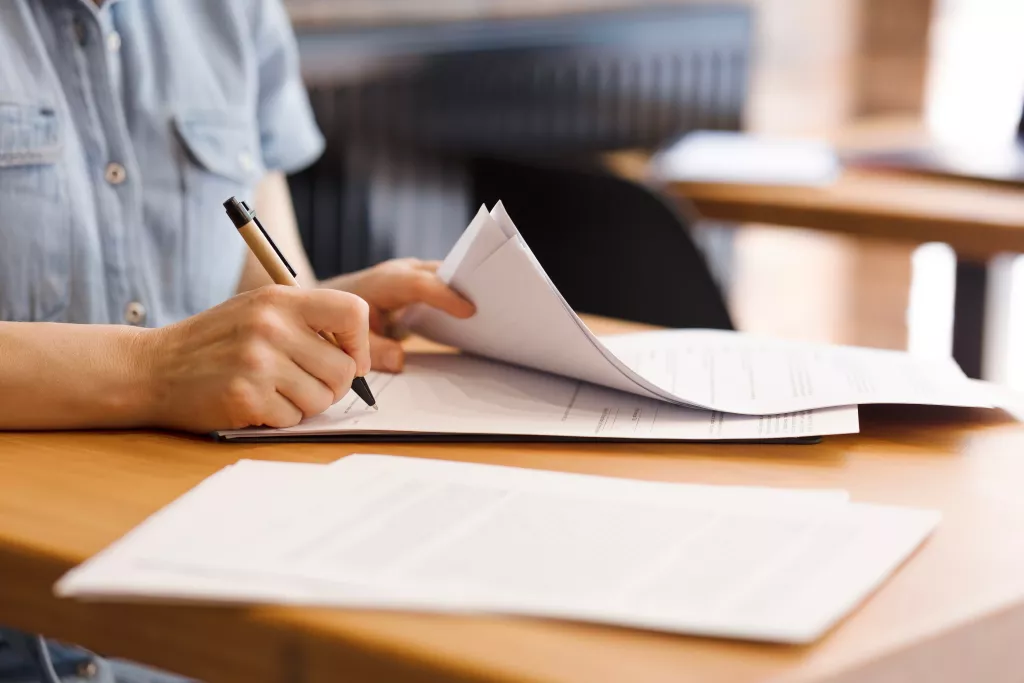 C’est l’histoire d’un employeur pour qui « fin de contrat » aurait dû rimer avec « immédiat » … C’est l’histoire d’un employeur pour qui « fin de contrat » aurait dû rimer avec « immédiat » …