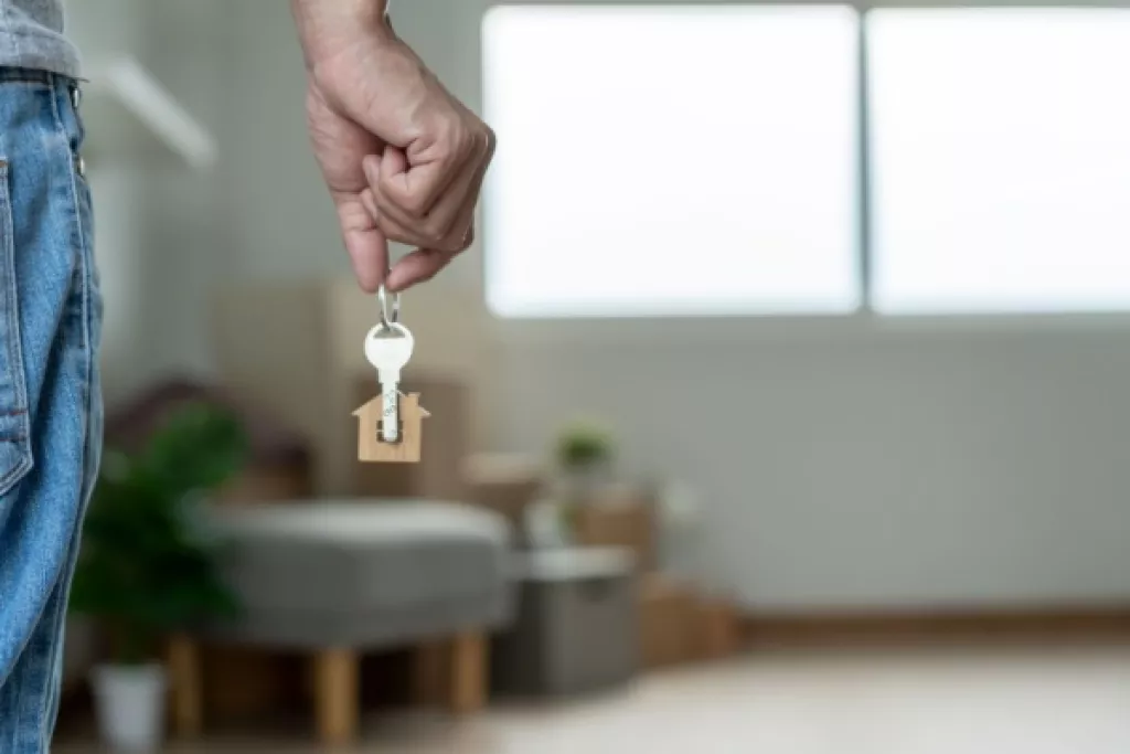 Logement de fonction : à restituer à la fin du CDI ? 