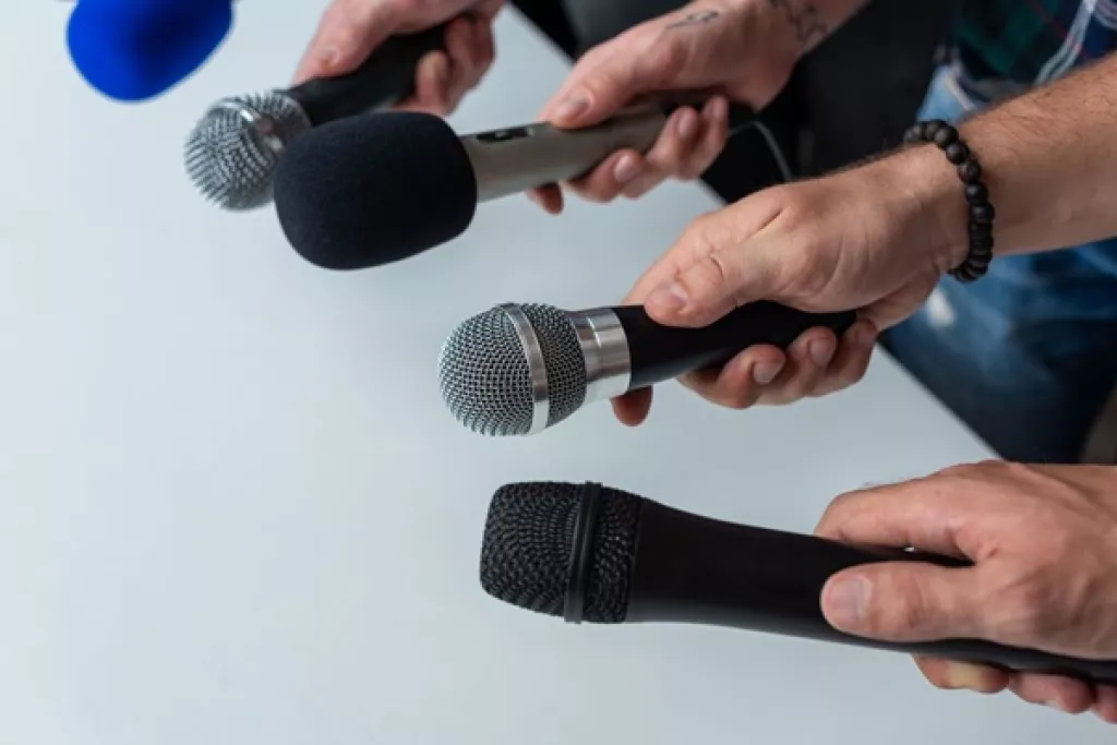 Facturation électronique : une tolérance pour les intermédiaires de presse ?