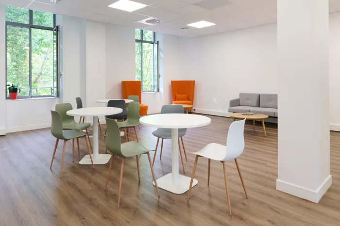Espace d’accueil du cabinet d’expertise comptable Chiffres & Solutions, membre du groupe Bonnet & Associés, à Saint-Romain-de-Jalionas